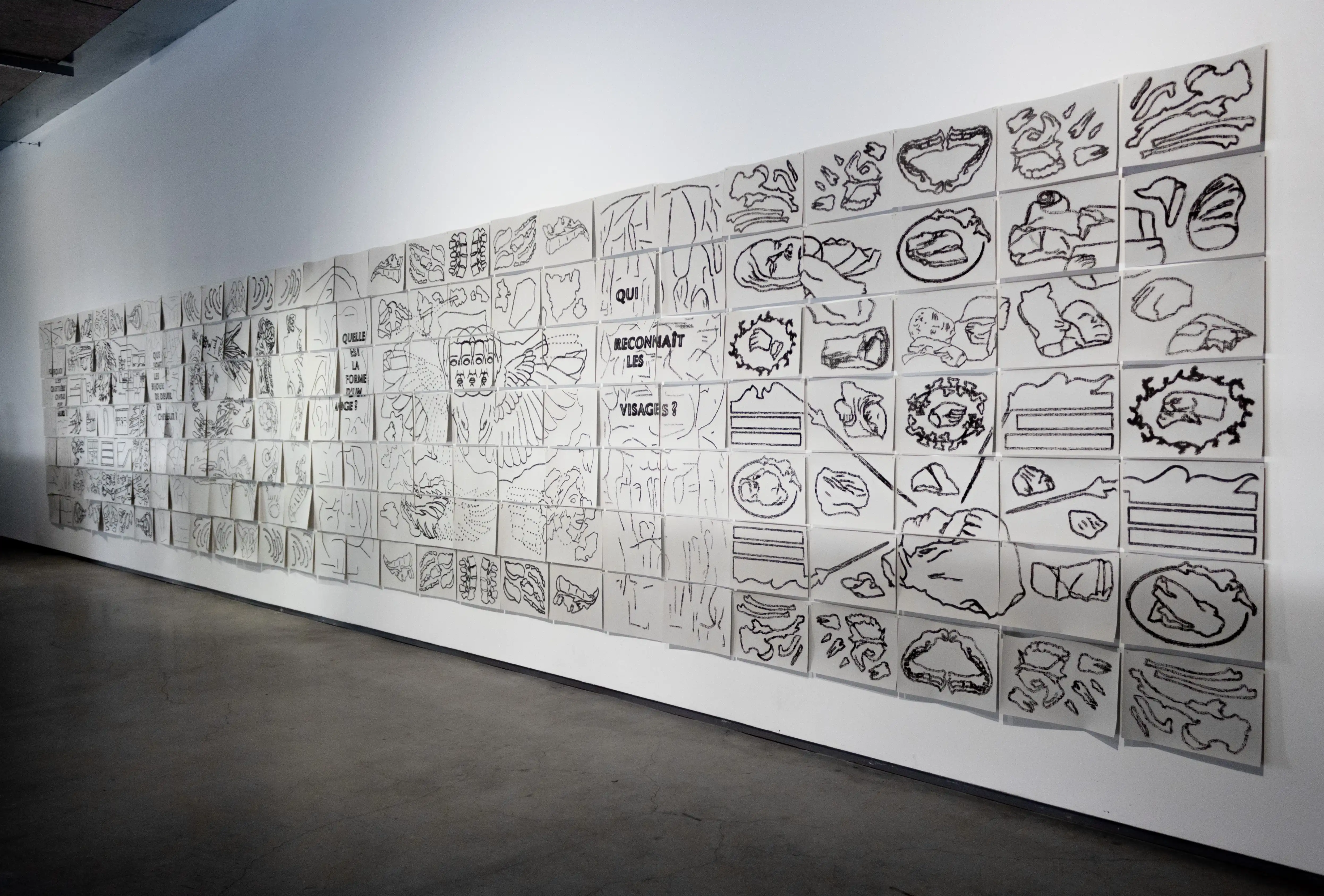 accrochage d'une fresque incarnant la fiction graphique